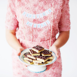 DIY  bakpakket voor luxe Millionaire's shortbread met wenskaart