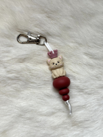 Queen cat keychain