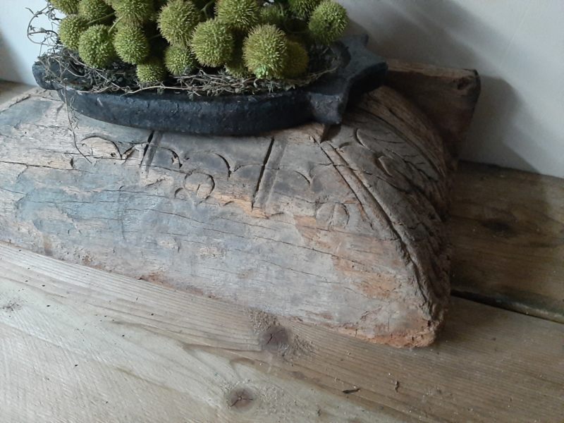 Stoere robuuste oude houten poer kandelaar ornament landelijk blok sober 2 | Houten | Bij de toesebol