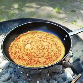 Pannenkoekenpan voor op het vuur