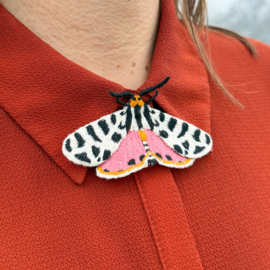 Geborduurde broche | Tijgermot
