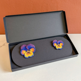 Geborduurde broches | Viooltjes