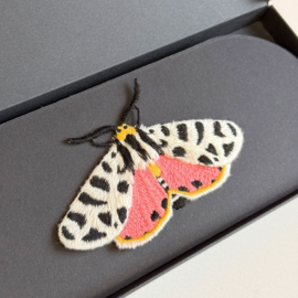 Geborduurde broche | Tijgermot