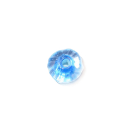 Doorzichtige glaskraal met binnen in blauw