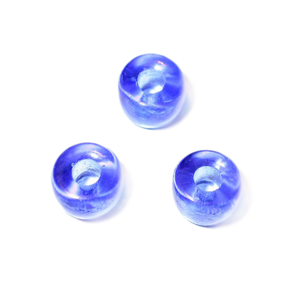 Blauwe, doorzichtige glaskraal met ruime opening (3 mm)
