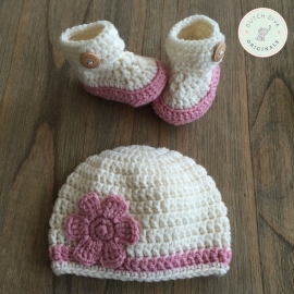 Complete newborn set in ivoor met oud roze