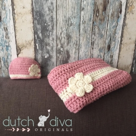 Prachtig gehaakt baby dekentje oud roze met crème
