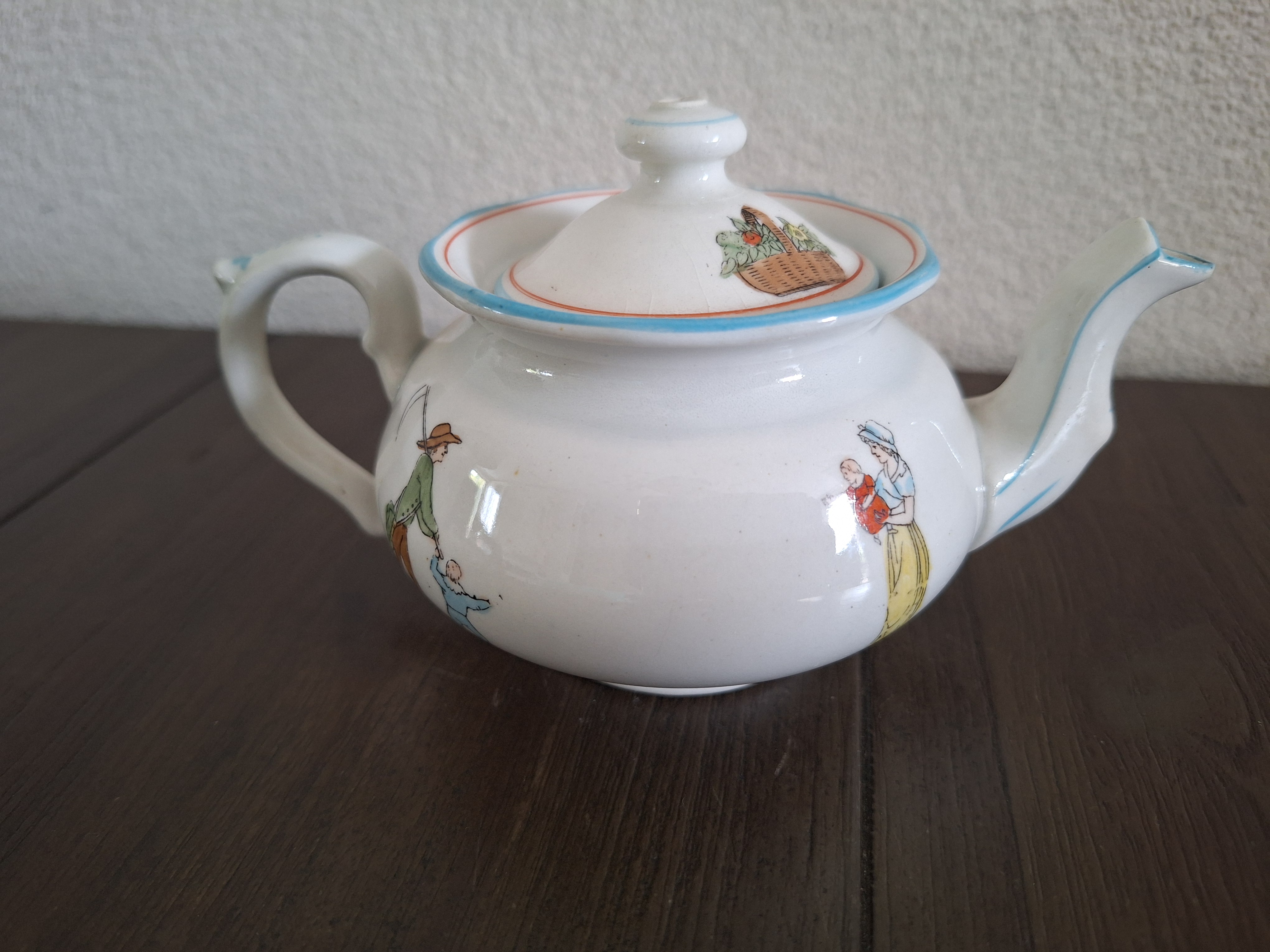 Cato - Theepotje ca 13 cm breed en 8 cm hoog (A)