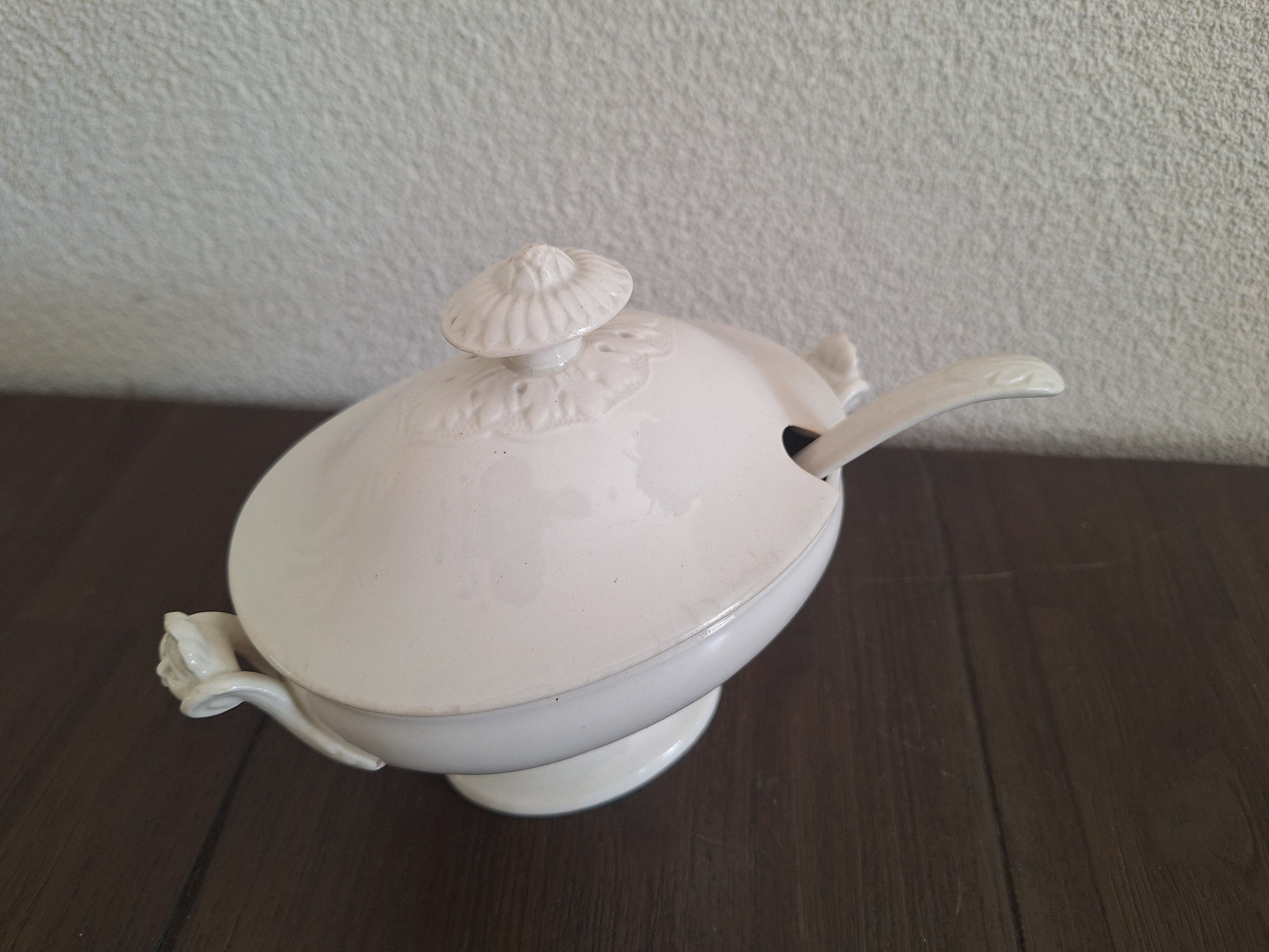 Poppenservies zonder bies - Soepterrine
