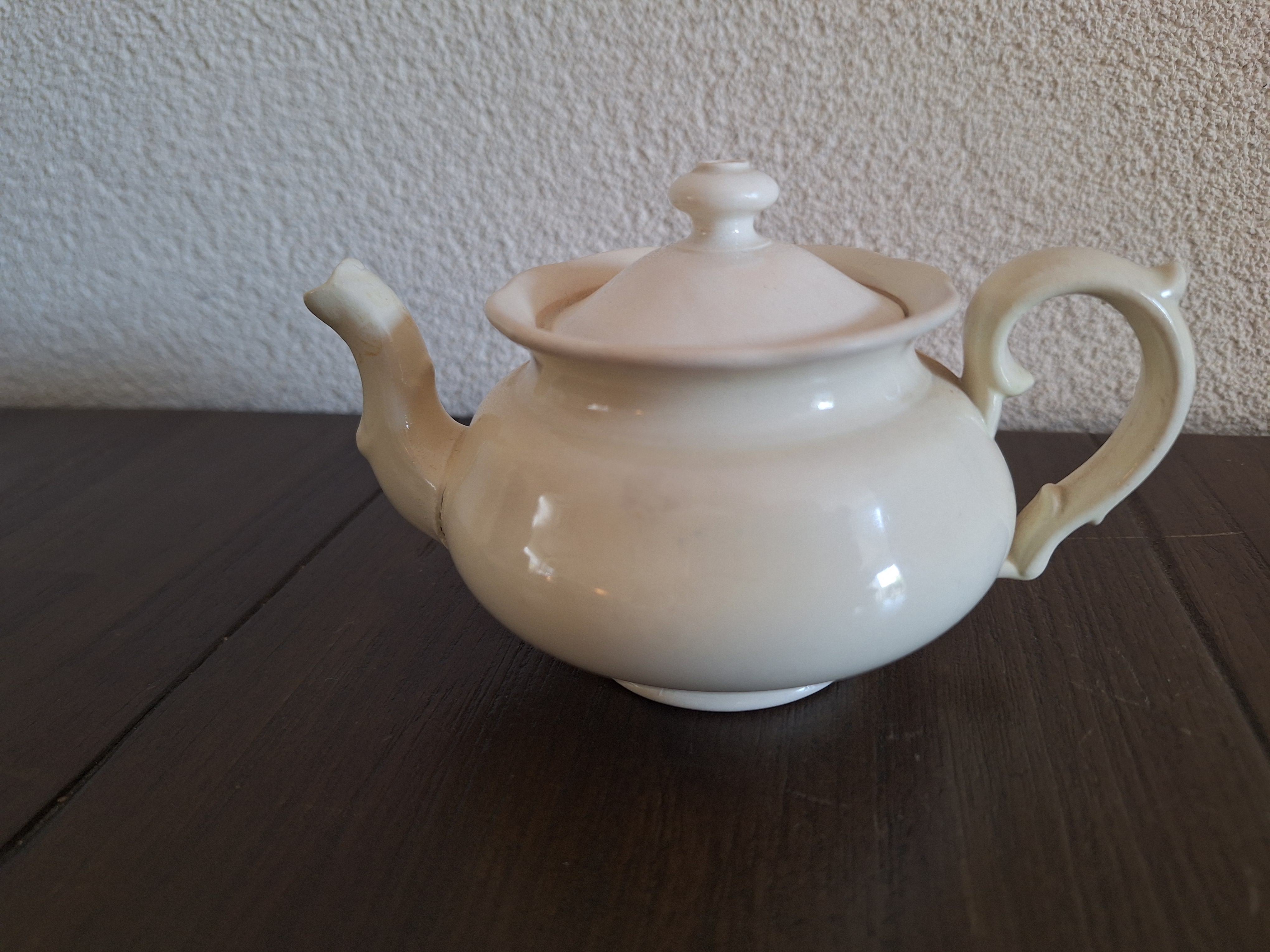 Berlijn - Theepot ca 13 cm breed en 8 cm hoog (A)