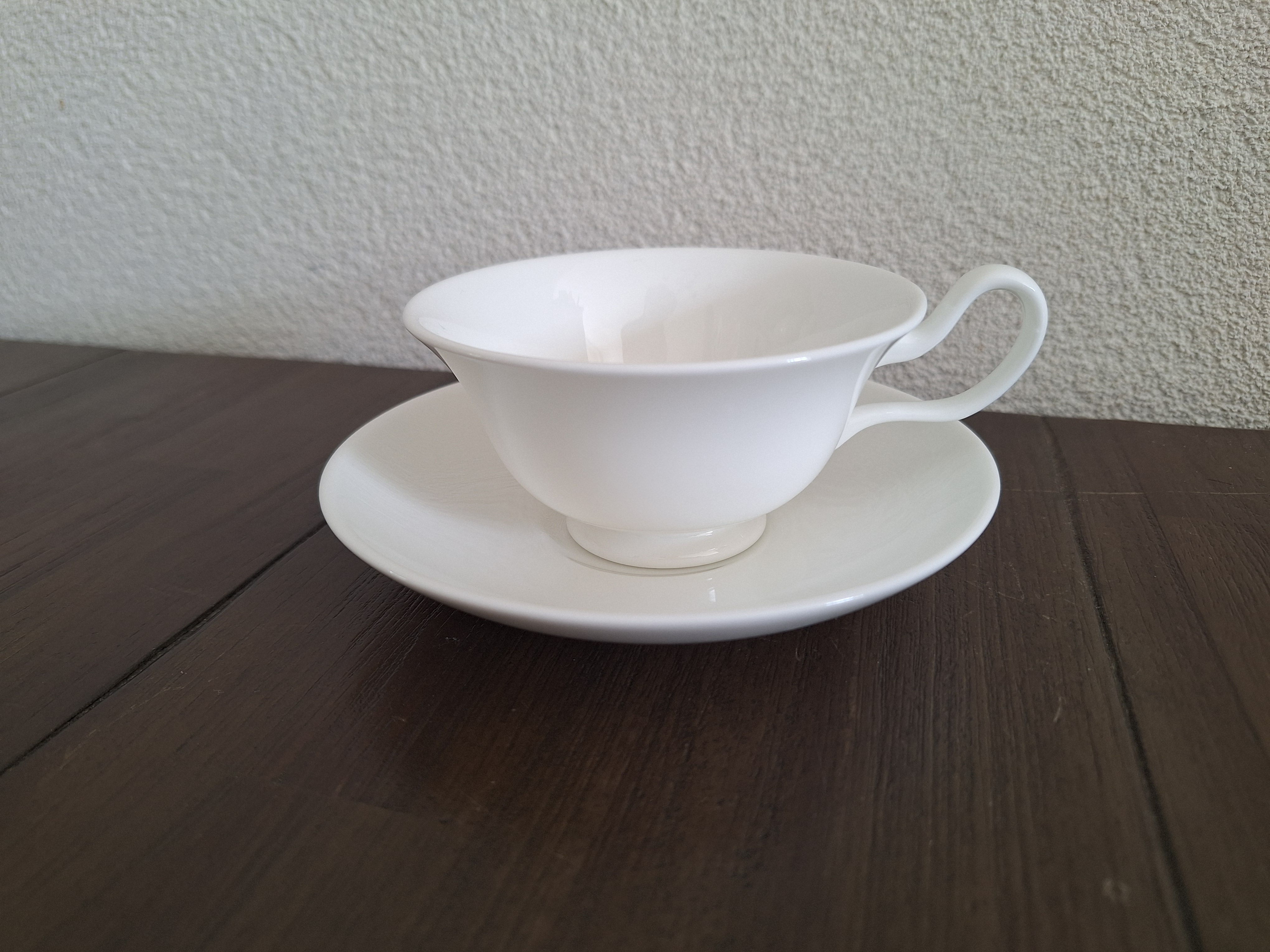 White Bone China - Theekop en schotel