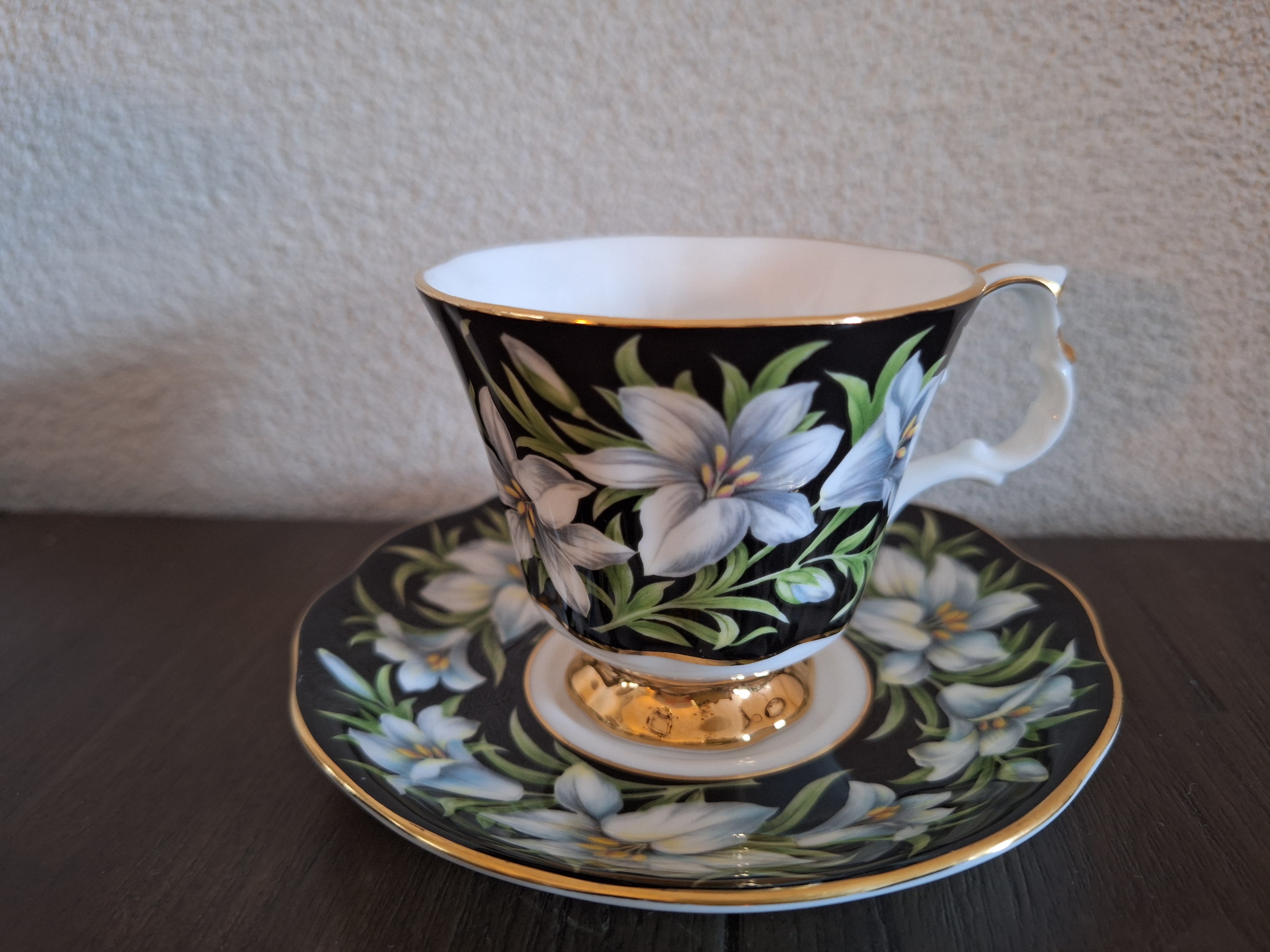 Madonna Lily  - Kop en schotel (damesmodel)