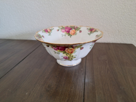 Old Country Roses - Schaaltje op voet