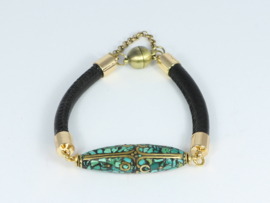 Armband met zwart nappa leer en Tibetaanse kraal