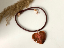 Collier bruin leer met epoxy hart