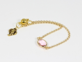 armbandje goud met fijne schakel en roze facet kristal