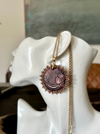 collier/ketting met bead embroidery abalone shell
