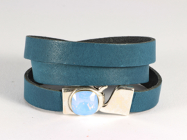 armband met DQ leer in teal blue met swarovski kristal