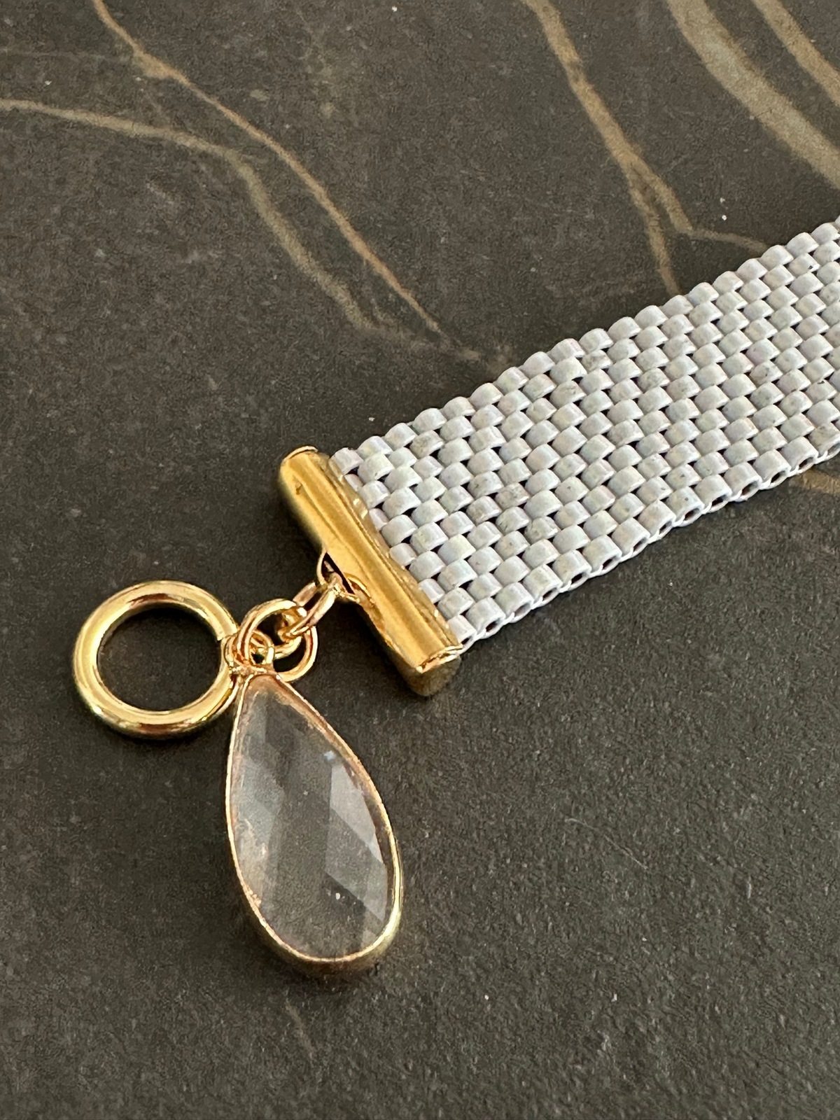 Armband bead embroidery parelmoer wit