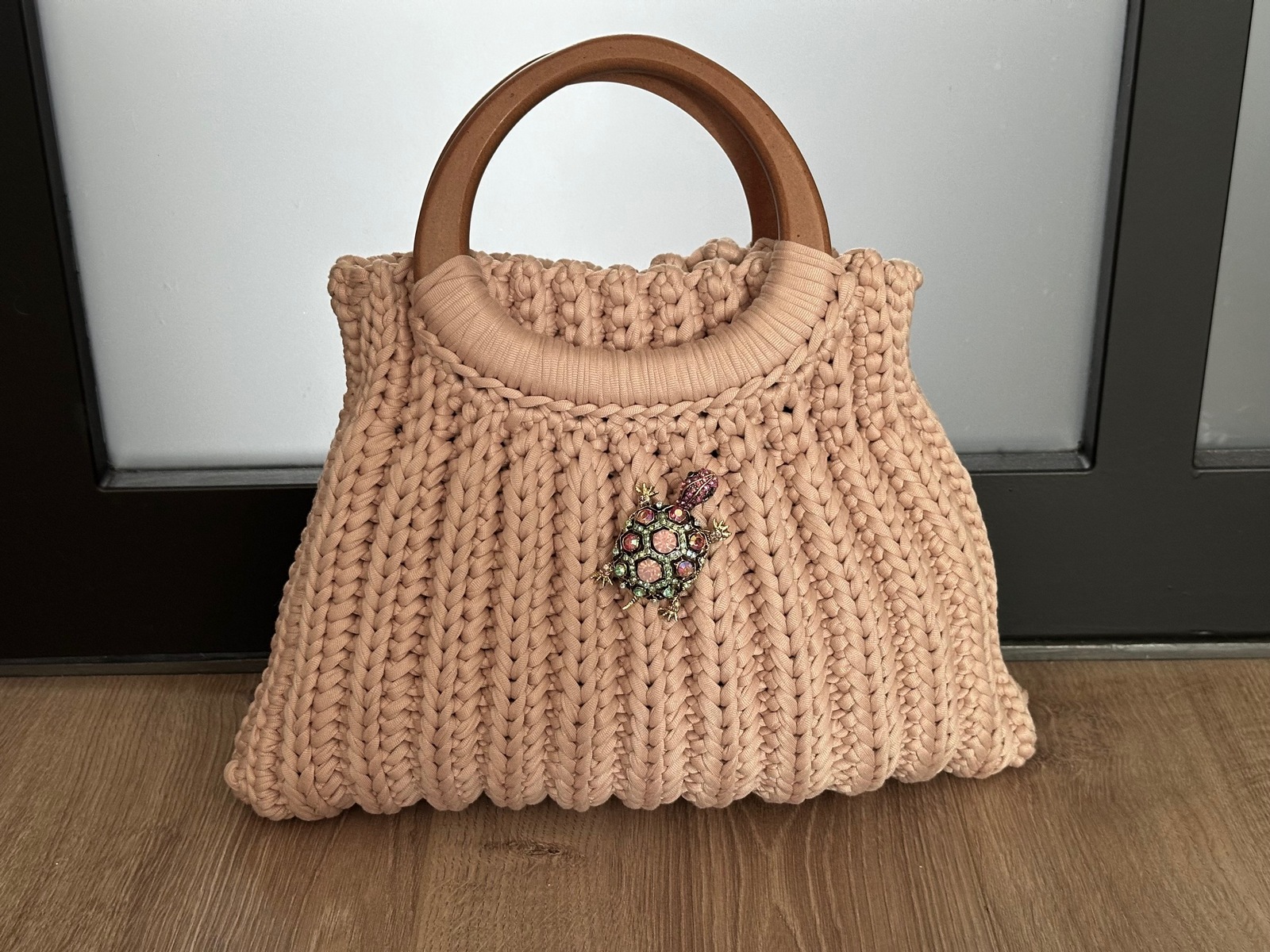 Tas handmade Ansi Original met schildpad broche