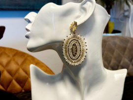 oorbellen statement XL bead embroidery wit beige en goud