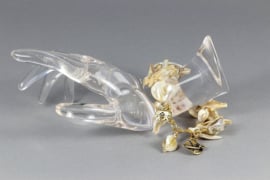 armband parelmoer beige met kristalletjes in goudkleur