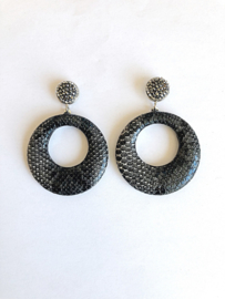 oorbellen verzilverd met slangenleer print