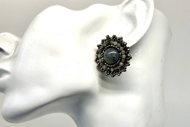 oorbellen bead embroidery met labradoriet