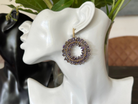 Oorbellen bead embroidery goud en paars
