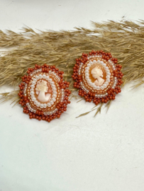 Oorbellen bead embroidery camé