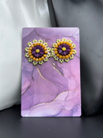oorbellen bead embroidery oorknoppen studs bloem paars lime