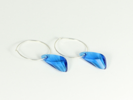 oorbellen zilveren creolen met swarovski elements kobalblauw