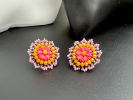 oorbellen bead embroidery bloem roze paars