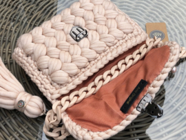 Tas handmade klein zalm beige