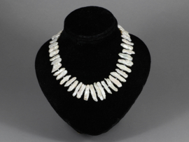 collier met witte biwaparels en swarovski