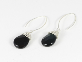 oorbellen lang zilver en onyx druppel