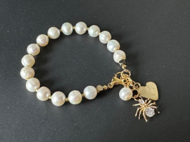 armband zoetwaterparels wit met bedels