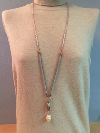 collier lang met suede met kristal en grote parel