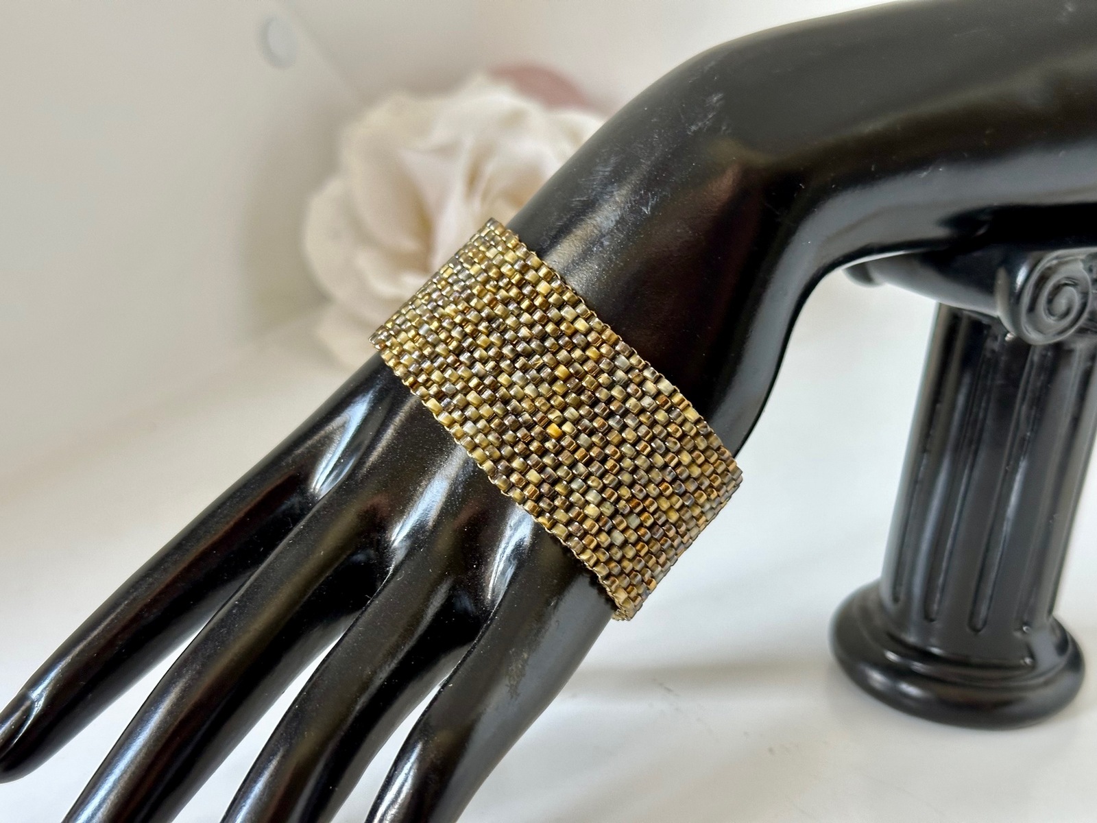 ARmband bead embroidery breed in bruin goud grijs tinten