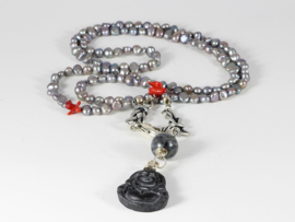 collier lang met zilvergrijze parels en budha