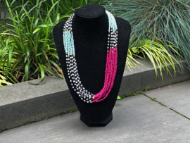 Collier 10 strengen fuchsia, blauw, zwart wit