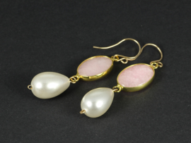 oorbellen lang goud met parel druppel en roze jade