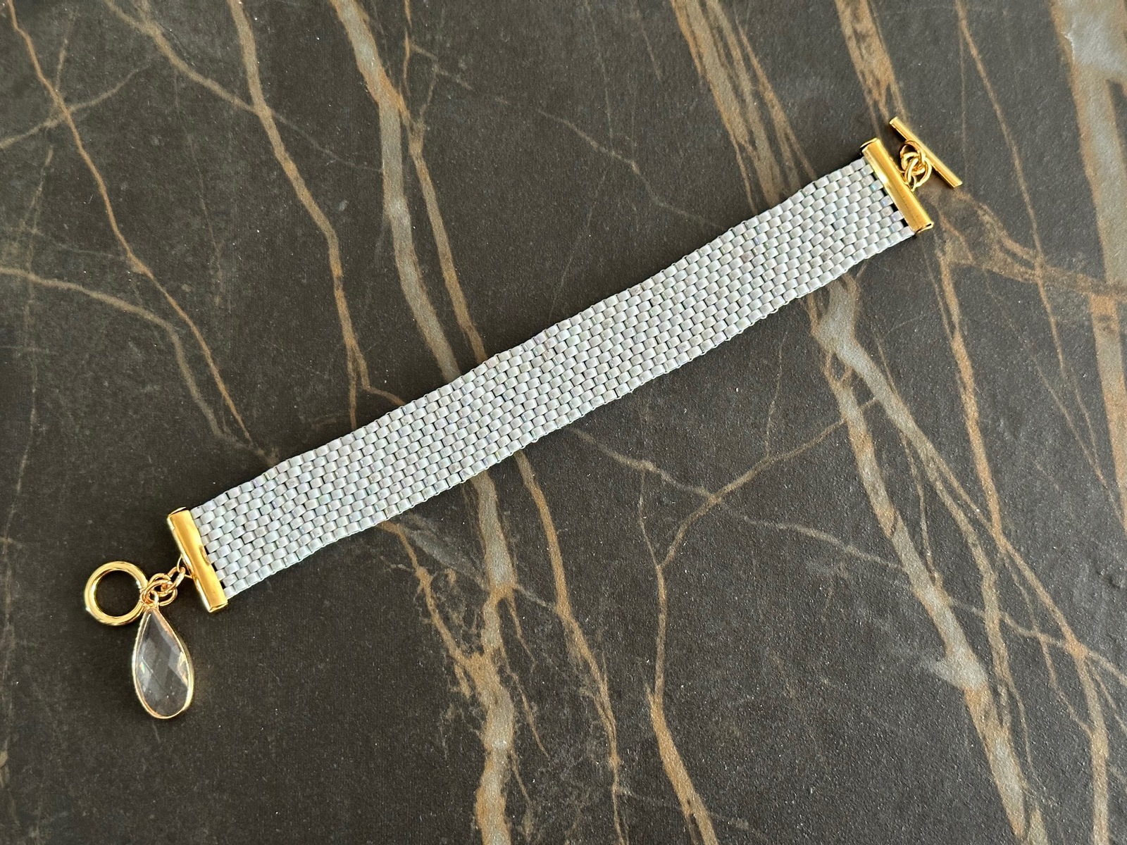 Armband bead embroidery parelmoer wit