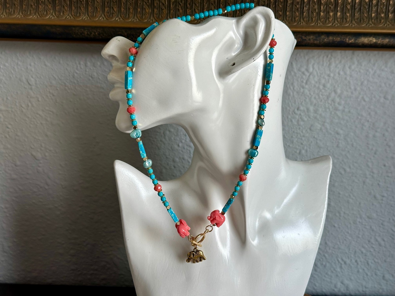 collier/ketting turquoise edelstenen en koraal olifantjes