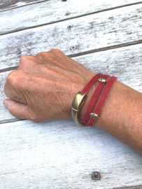 armband suède warm rood met antiek goud armbandslot