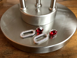 oorbellen lang zilver met zirkonia en swarovski rood