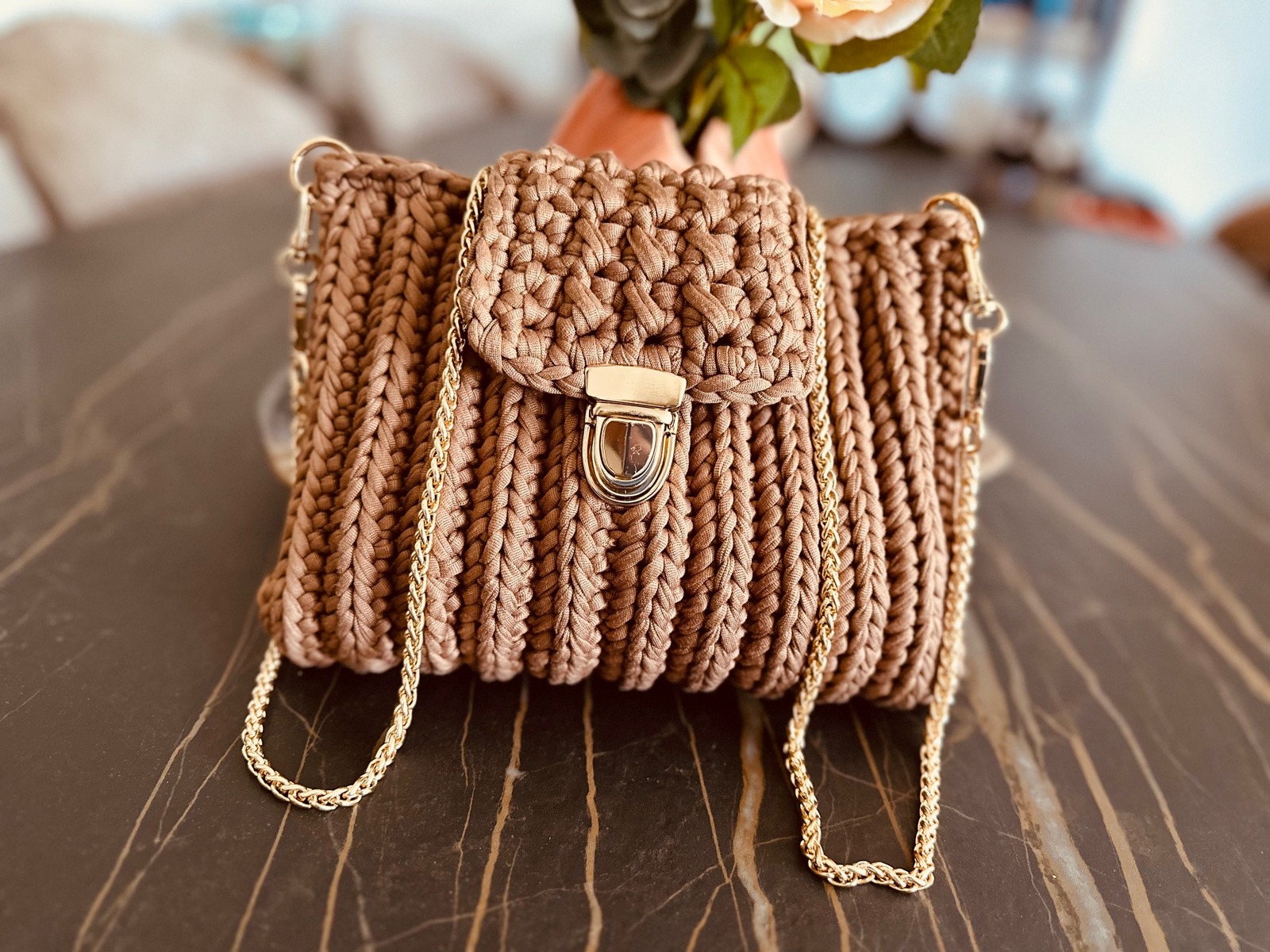 Kleine tas handmade in bruin