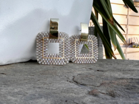oorbellen vierkant beaded creme goud