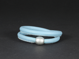 armband met lichtblauw nappaleer