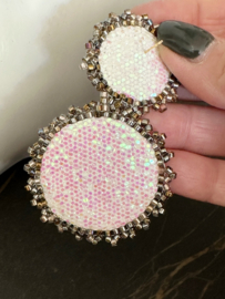 statement bead embroidery oorbellen XL parelmoer wit